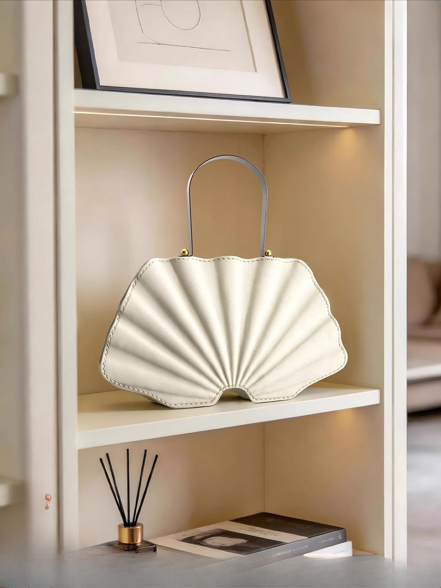 Creative Shell Bag Statue Art  - огляд і ціна Resin Art Gift For Anniversary